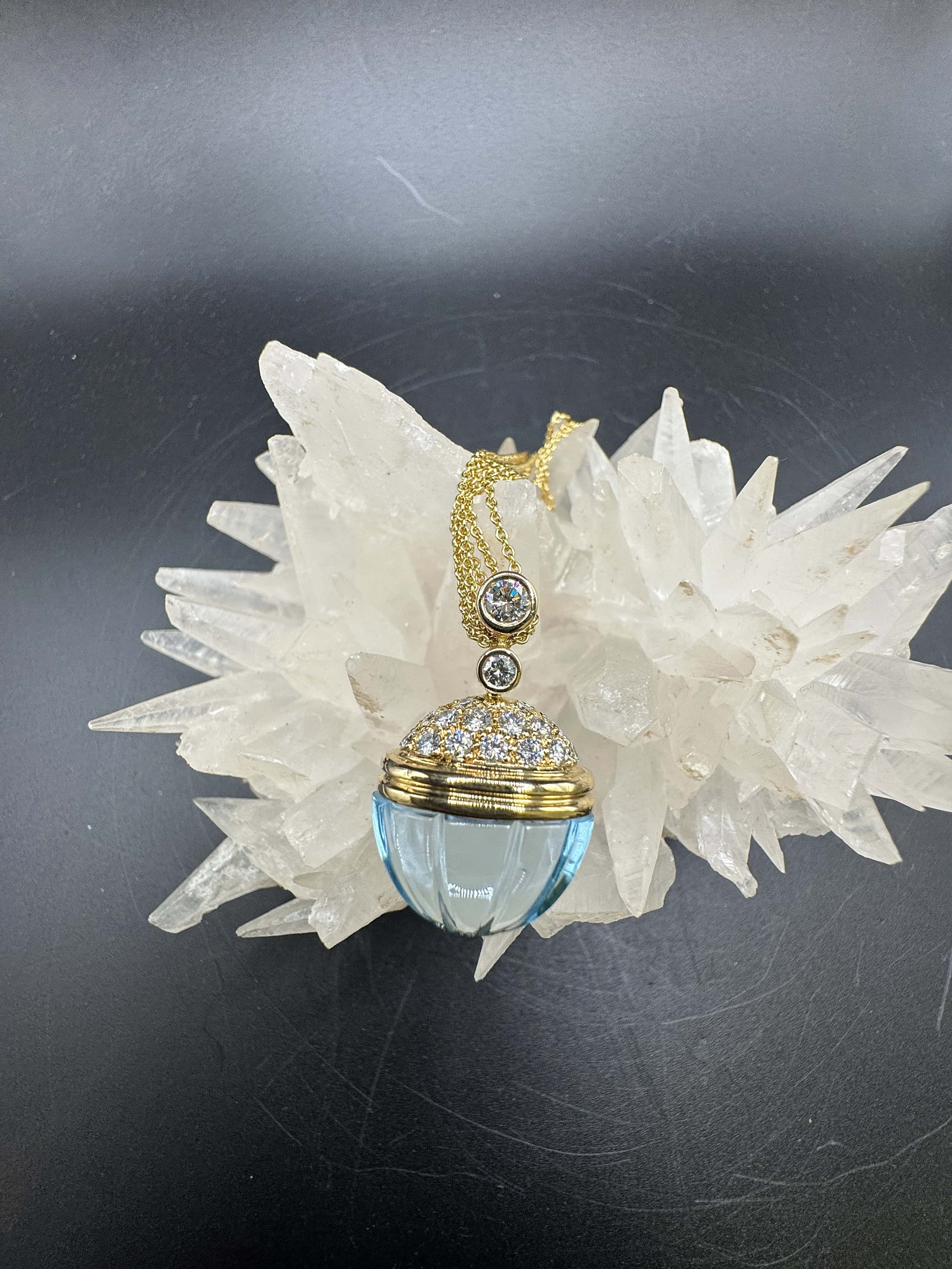 Eleganter Anhänger in 18 Karat Gelbgold mit Topas & Brillanten von Lüth Bijoux