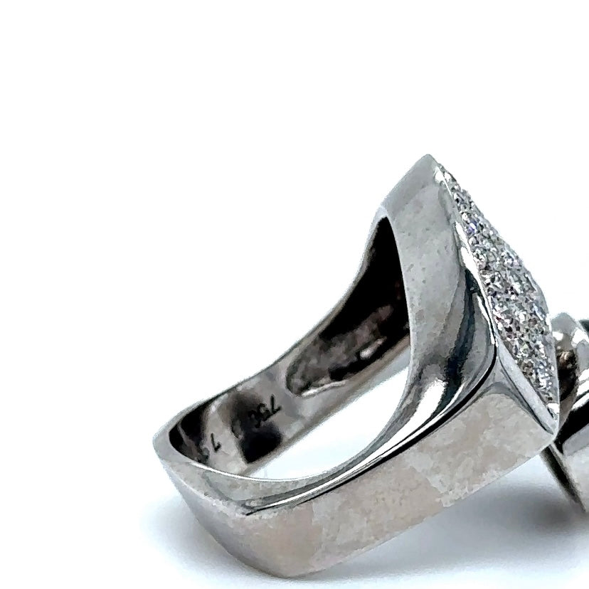Handgemaakte witgouden ring van 18 karaat met briljant geslepen diamanten & maansteen
