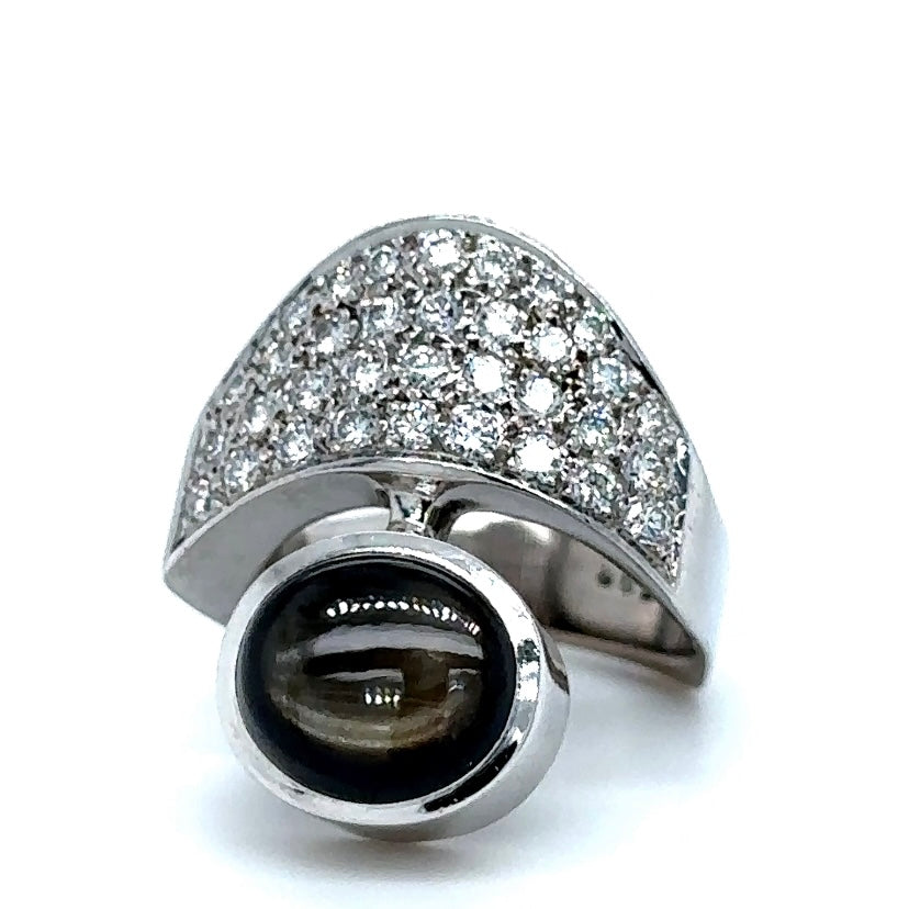 Handgemaakte witgouden ring van 18 karaat met briljant geslepen diamanten & maansteen