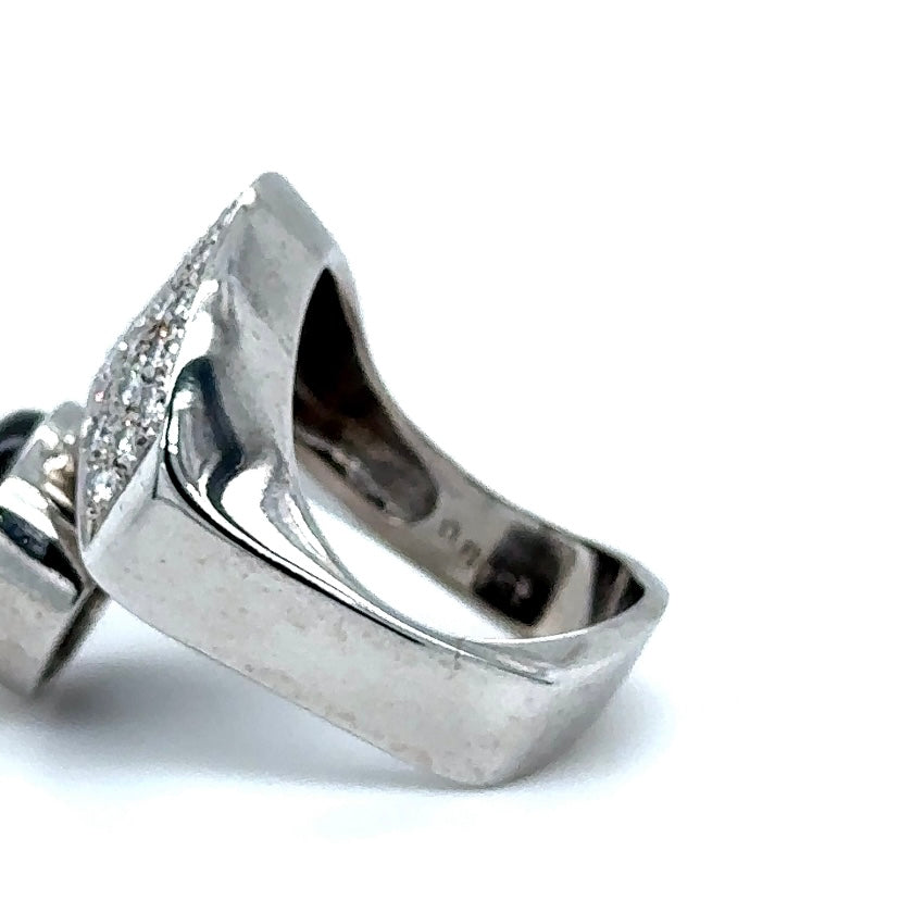 Handgemaakte witgouden ring van 18 karaat met briljant geslepen diamanten & maansteen