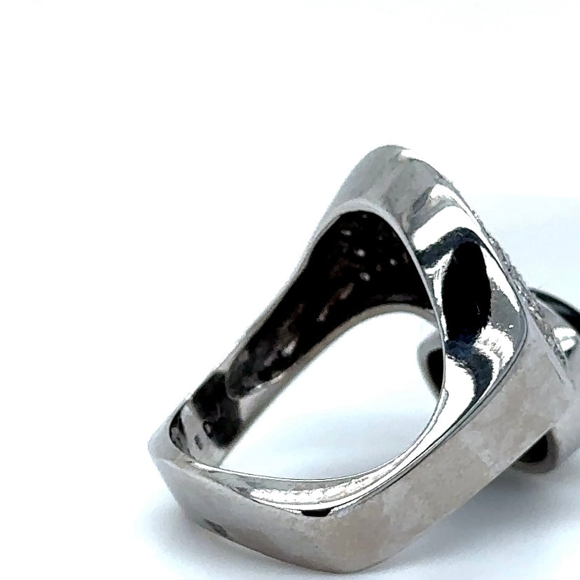 Handgemaakte witgouden ring van 18 karaat met briljant geslepen diamanten & maansteen