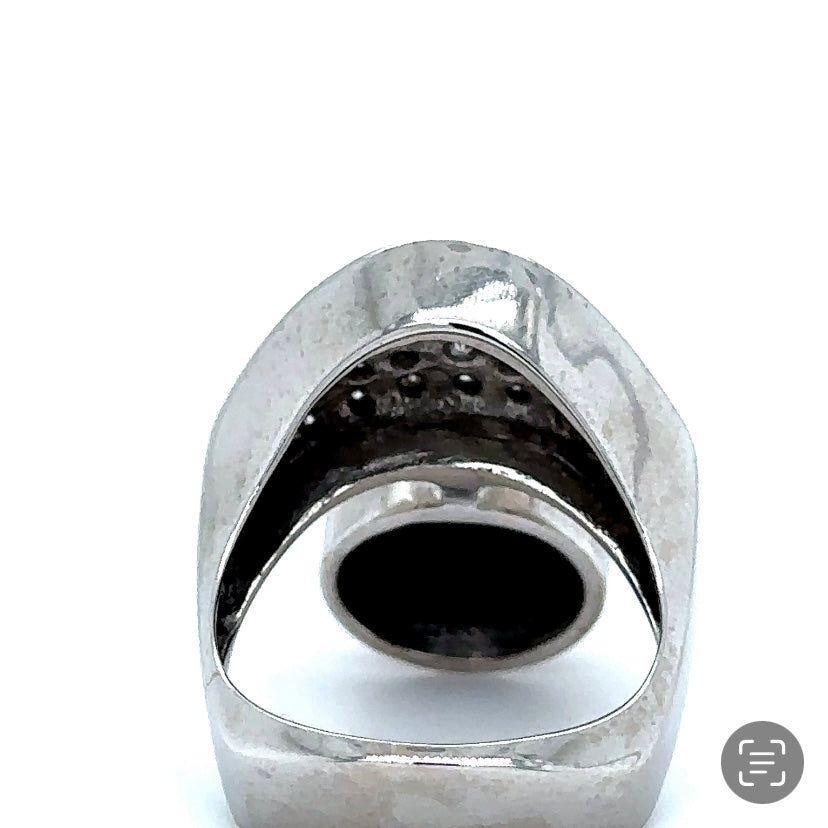 Handgemaakte witgouden ring van 18 karaat met briljant geslepen diamanten & maansteen