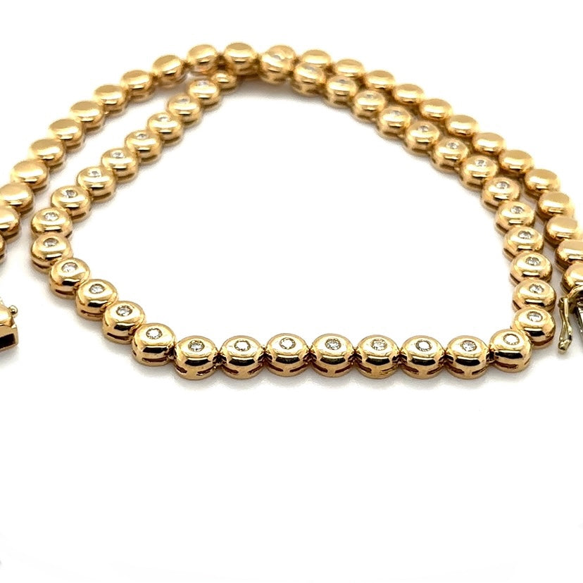 Tijdloze ketting van 14 karaat geelgoud met briljant geslepen diamanten