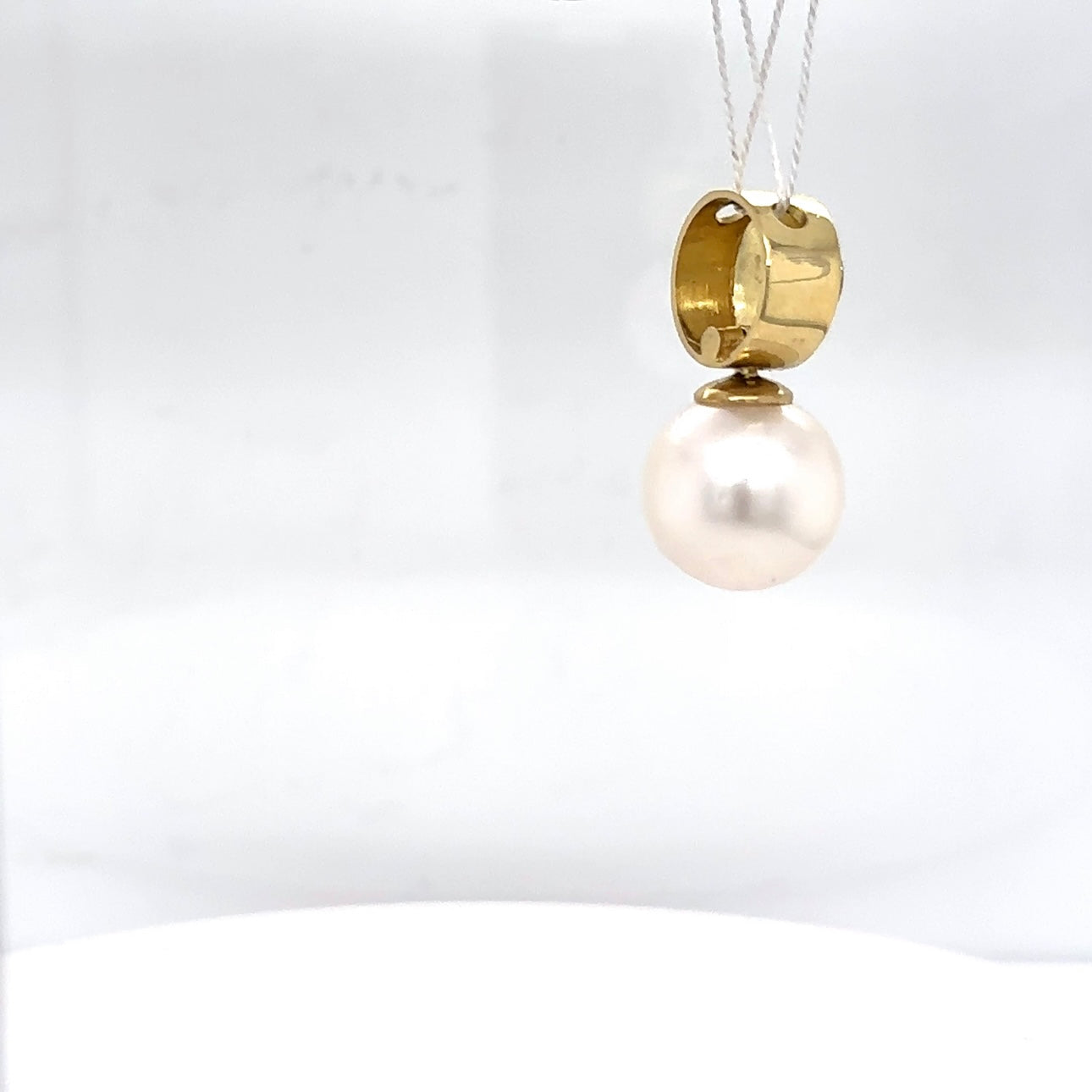 Zeitloser Perlanhänger in 14 Karat Gelbgold mit Brillant