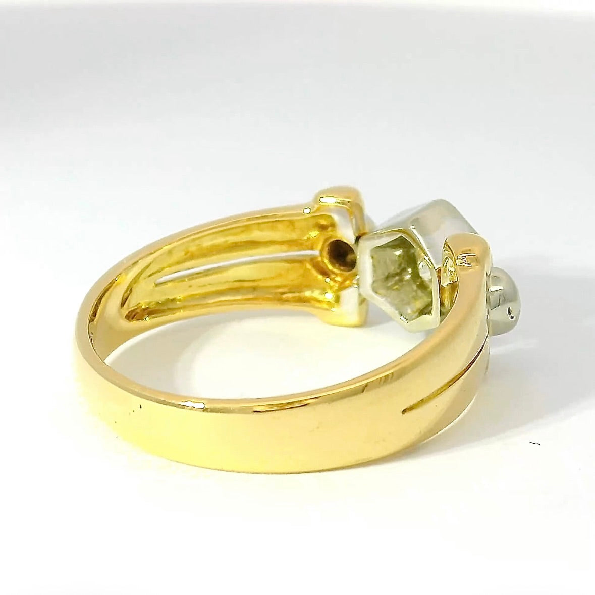 Eleganter Bicolor-Ring in 18 Karat Gold mit großem Brillant & Diamanten
