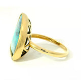 Moderner Ring in 14 Karat Gelbgold mit australischem Opal & Brillanten