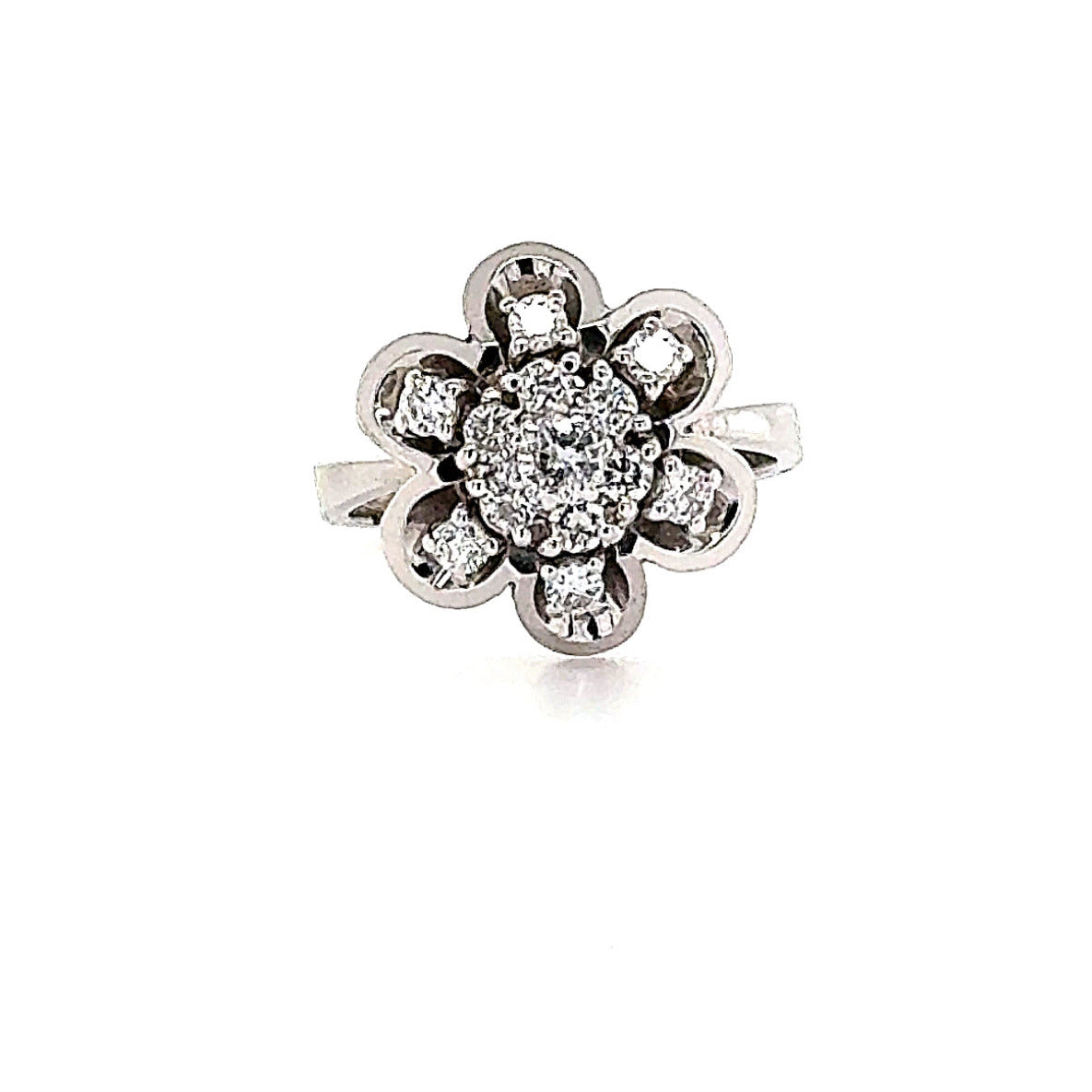 Dekorativer Blumen-Ring in 14 Karat Weißgold mit lebhaften Brillanten