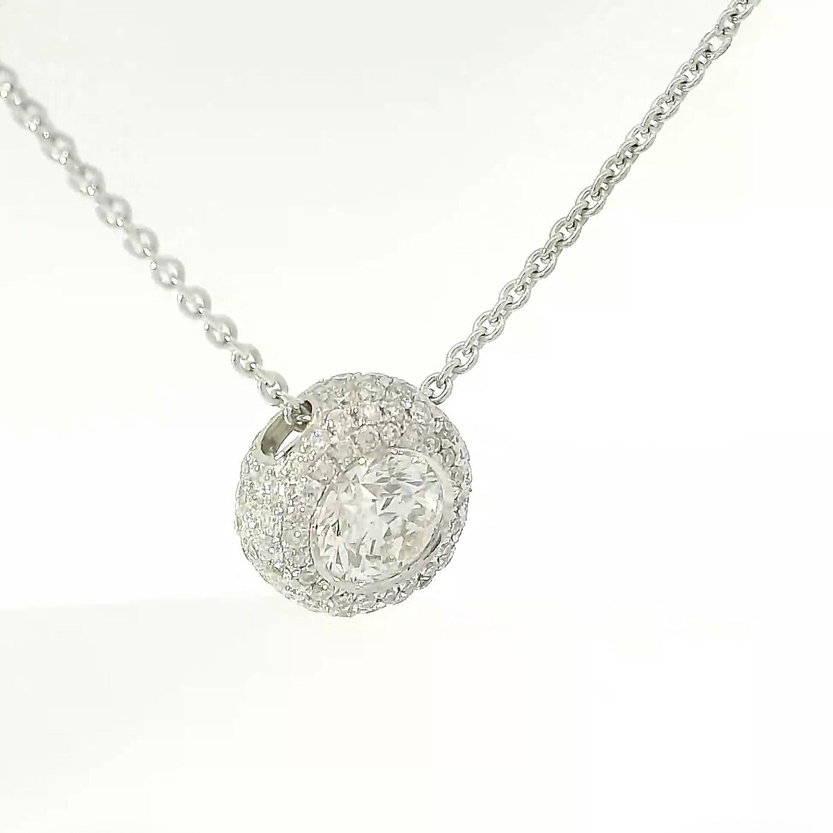 Moderner Solitäranhänger in 18 Karat Weißgold mit feinen Brillanten