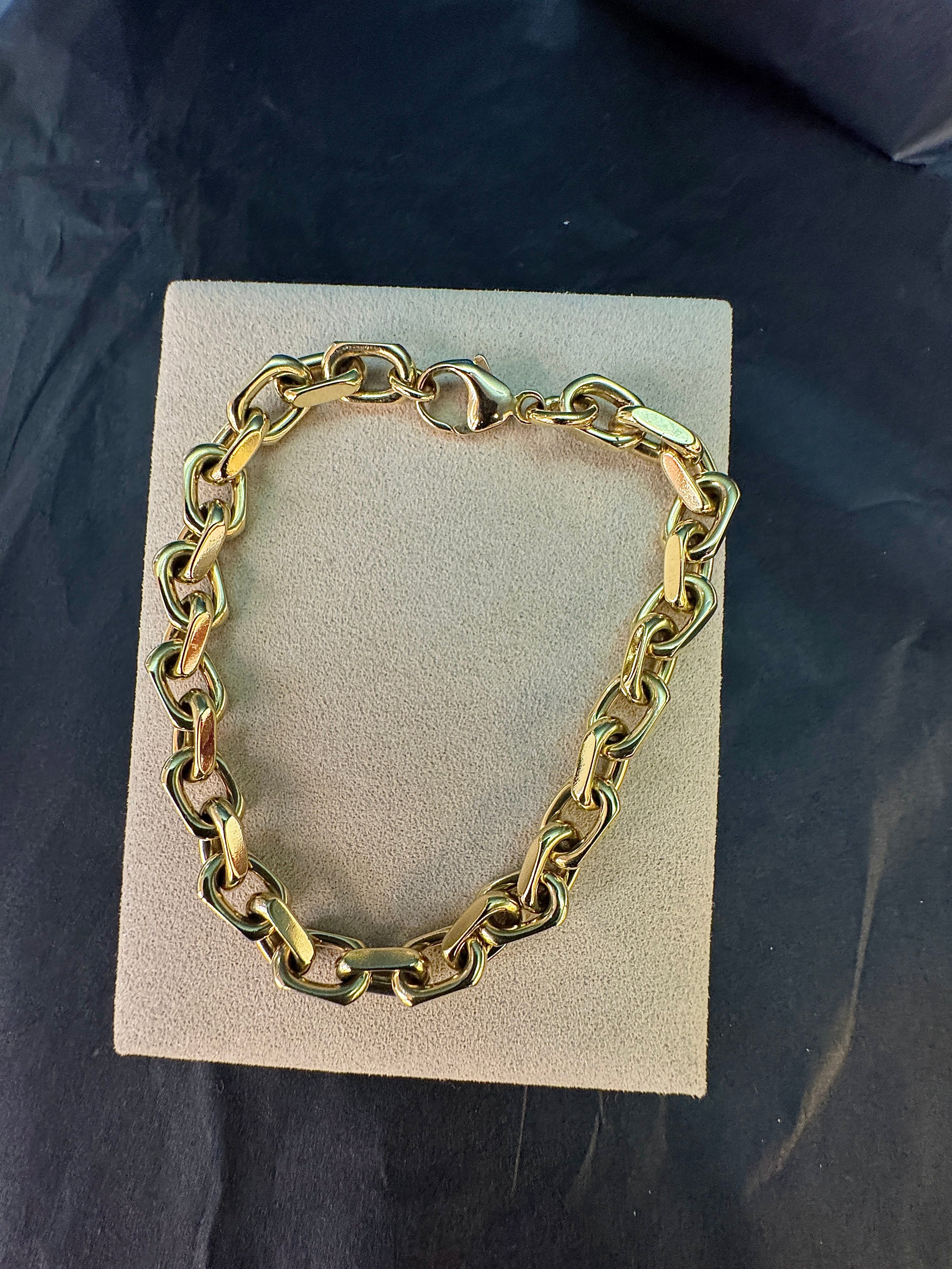 Heavy diamond-cut bracelet in 14 karat yellow gold with lobster clasp