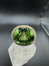 Einmaliger Ring in 14 Karat Gelbgold mit riesigem Peridot & Brillanten