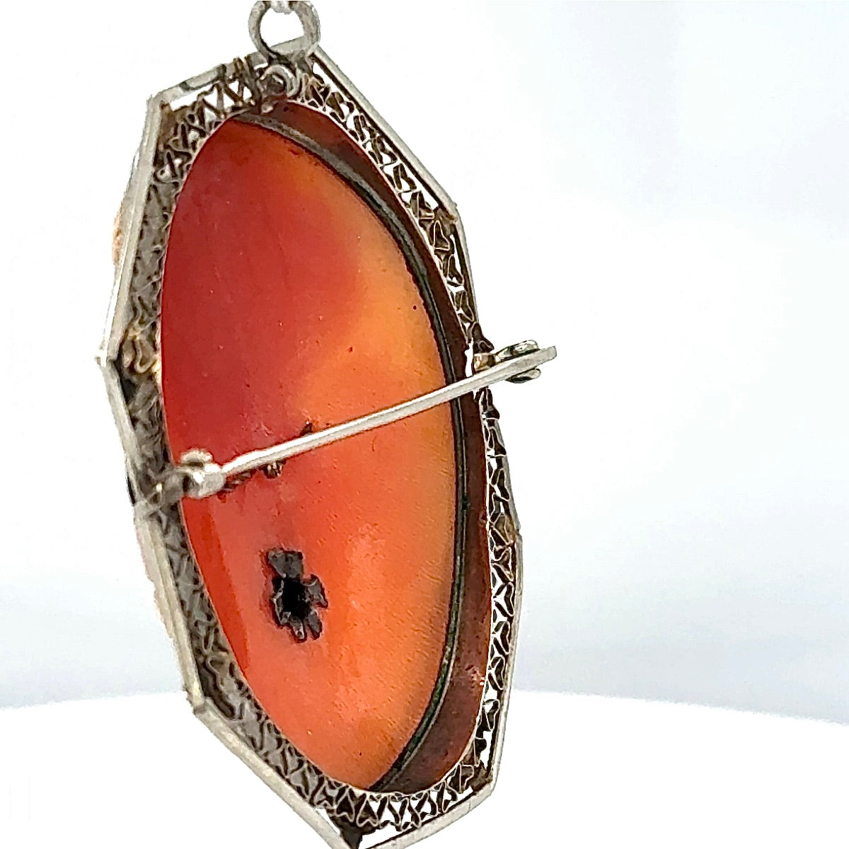 Antique brooch in 14-karat white gold with shell cameo and brilliant-cut diamond - Impressively crafted
