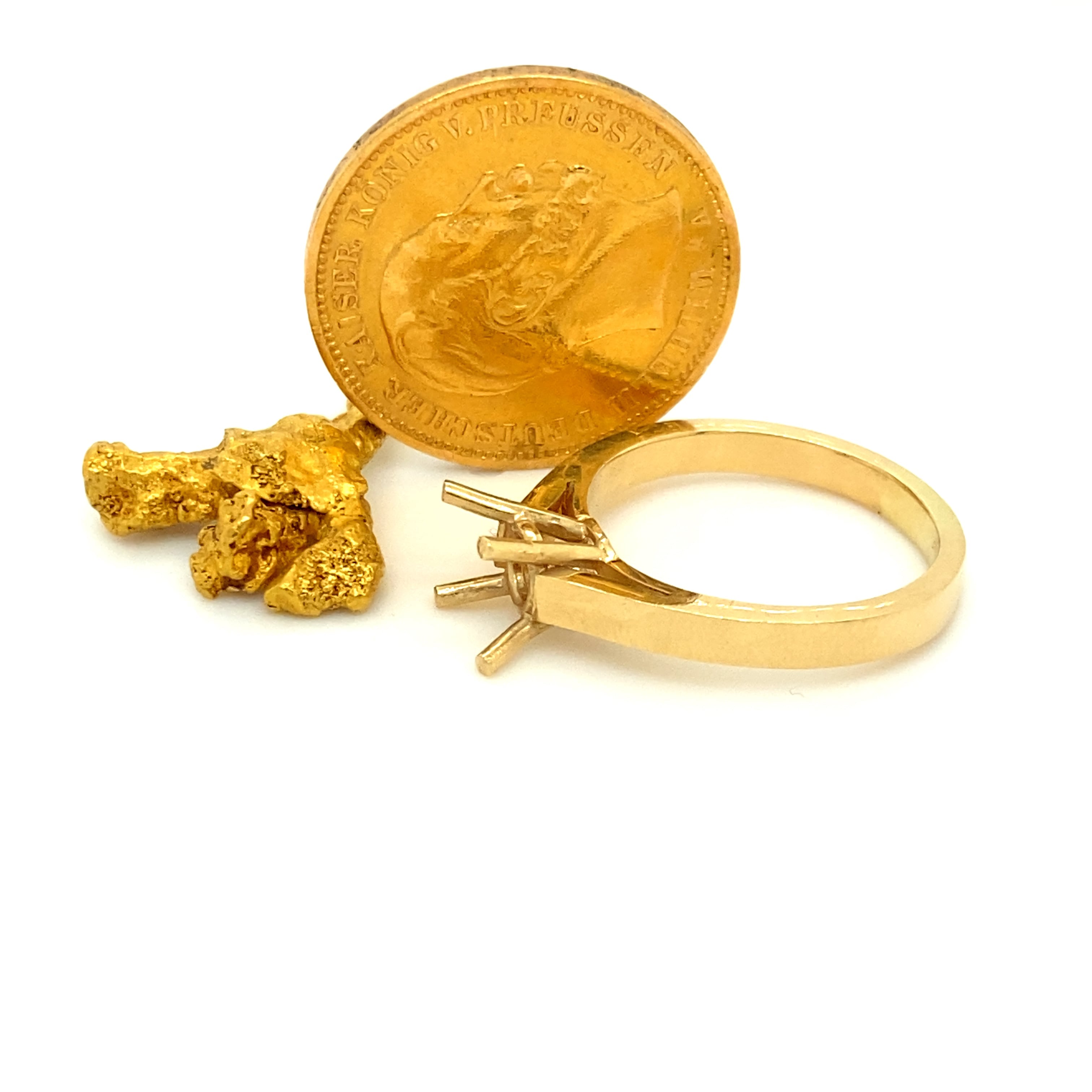 Goldnugget, Goldmünze und Goldfassung