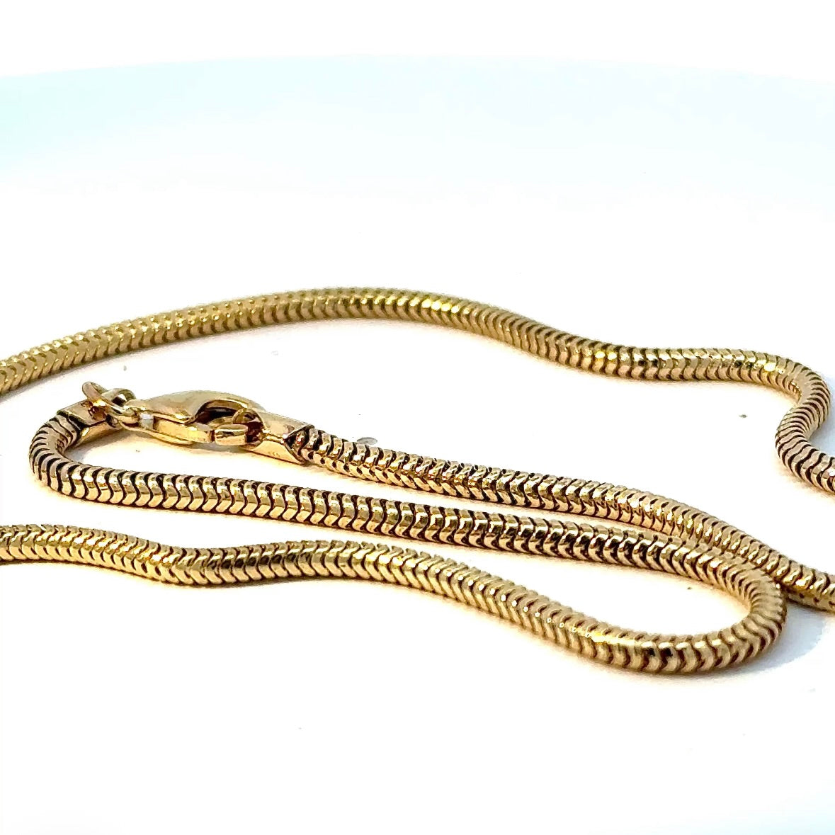 Elegante Schlangenkette in 8 Karat Gelbgold mit Karabinerverschluss