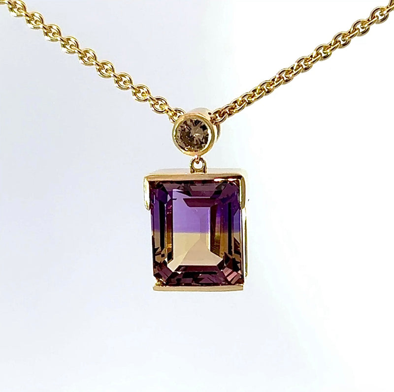 Moderner Ametrin Anhänger in 14 Karat Gelbgold mit Fancy Brillant