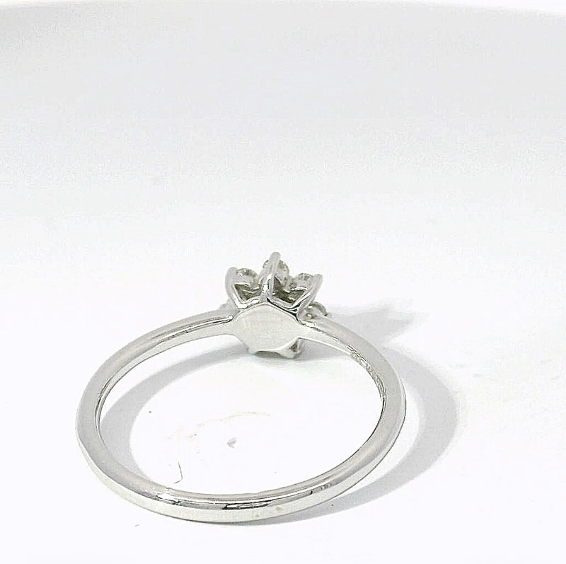 Zeitloser Moncara Ring in 14 Karat Weißgold mit feinen Brillanten