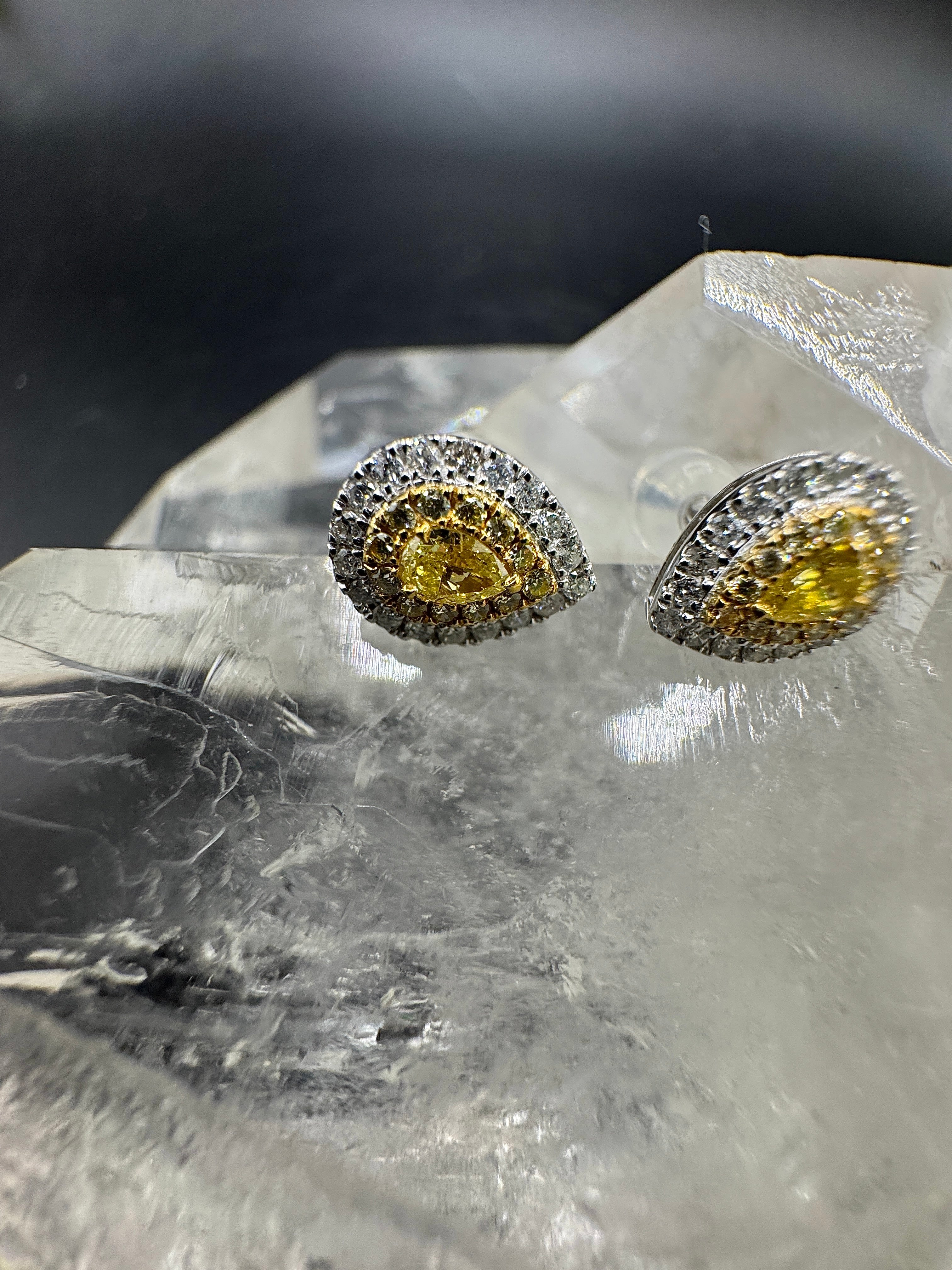 Moderne Brillantstecker in 18 Karat Gelb- und Weißgold mit Fancy Yellow Brillanten