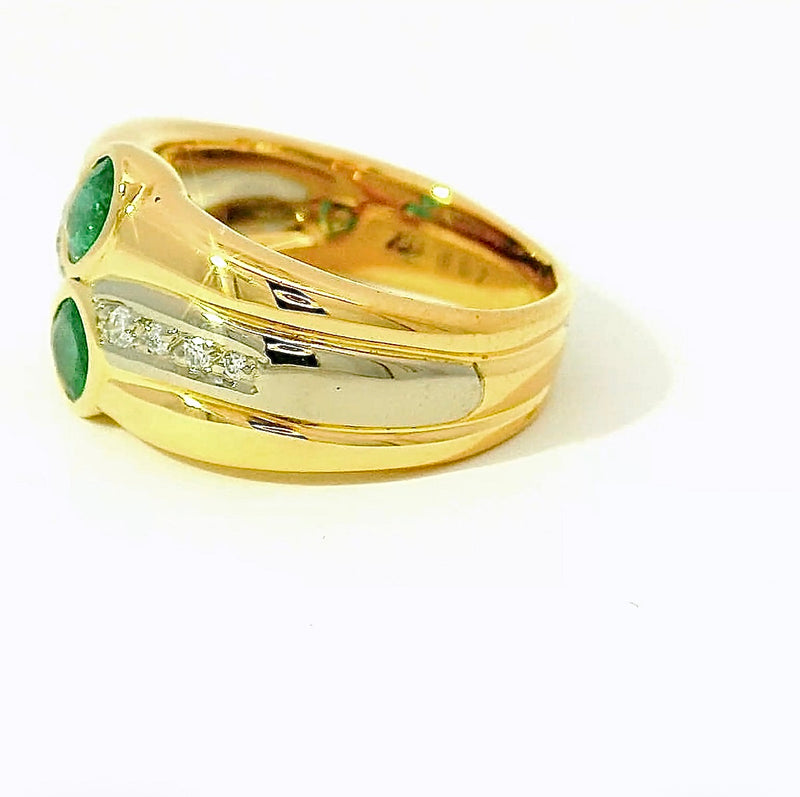 Handgefertigter Ring in 18 Karat Gelbgold mit Smaragden & Brillanten