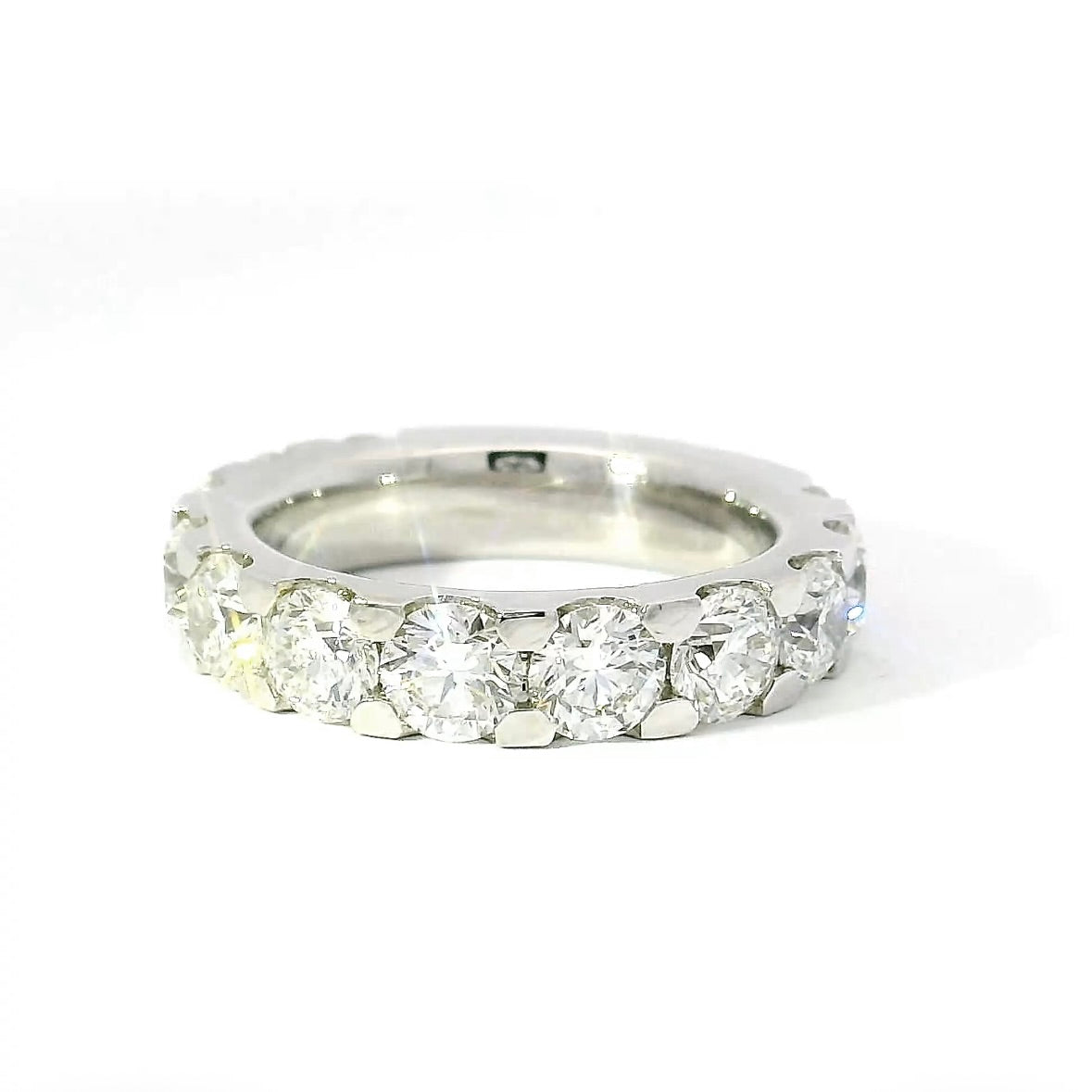 Edler Memory Ring in 18 Karat Weißgold mit 4,90 Karat hochfeinen Brillanten