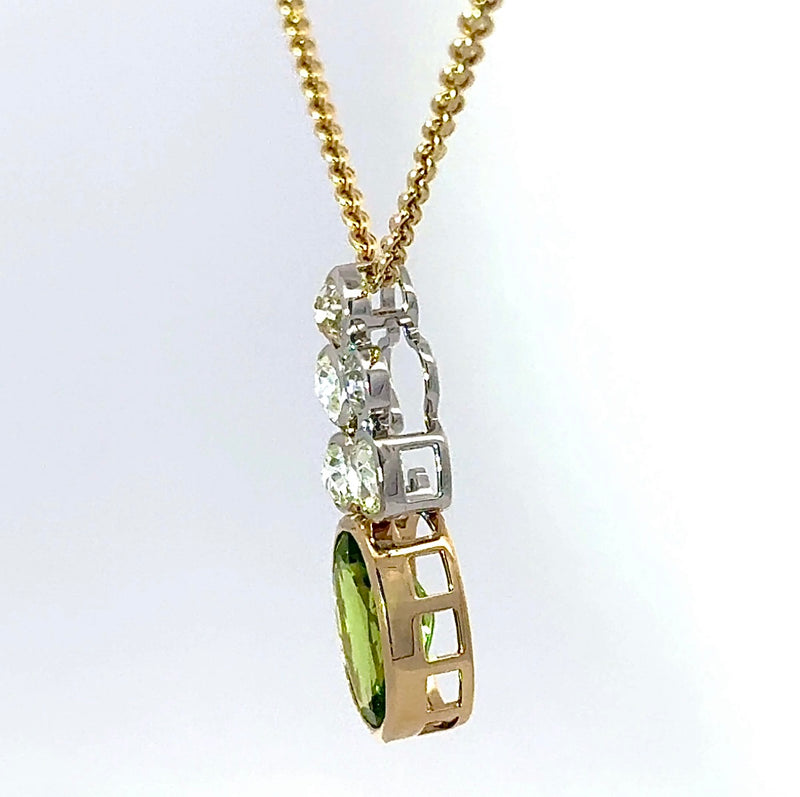 Moderner Peridot Anhänger in 14 Karat Bicolor Gold mit großen Diamanten