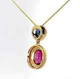 Moderner Rubin & Saphir Anhänger in 18 Karat Gelbgold mit feinen Brillanten & Ankerkette
