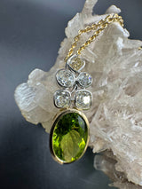 Moderner Peridot Anhänger in 14 Karat Bicolor Gold mit großen Diamanten