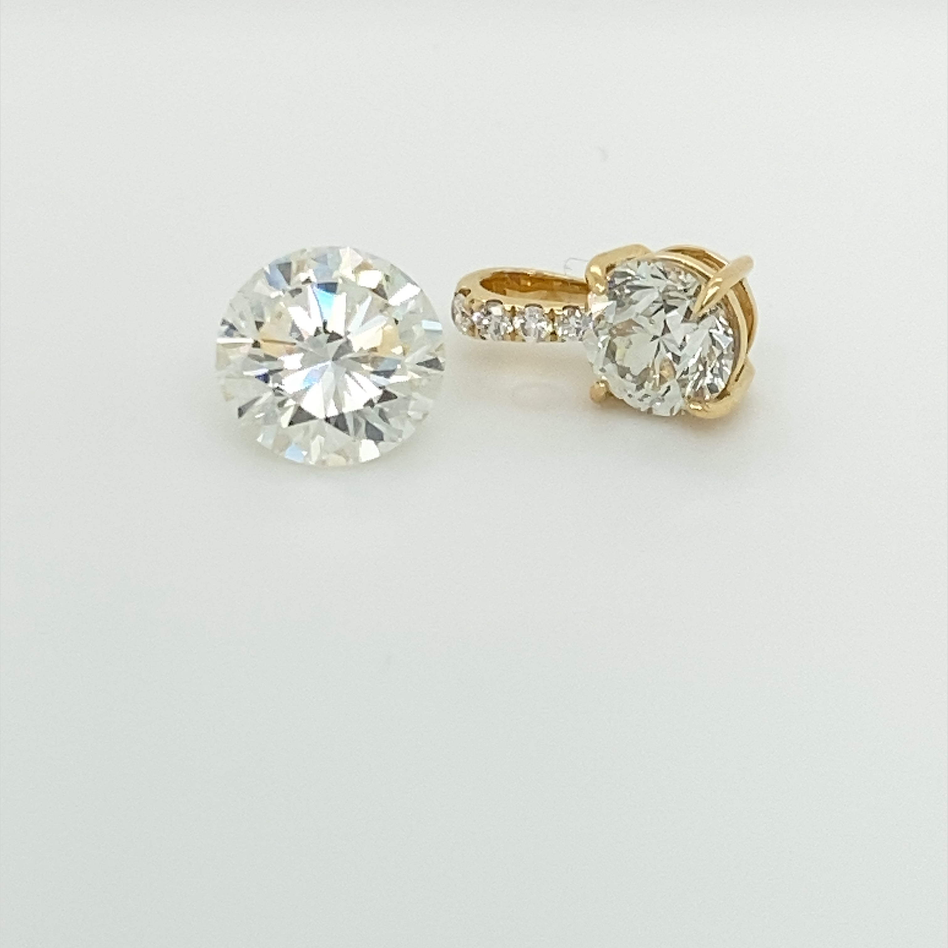 Diamantanhänger in gelbgold und großer Brillant.