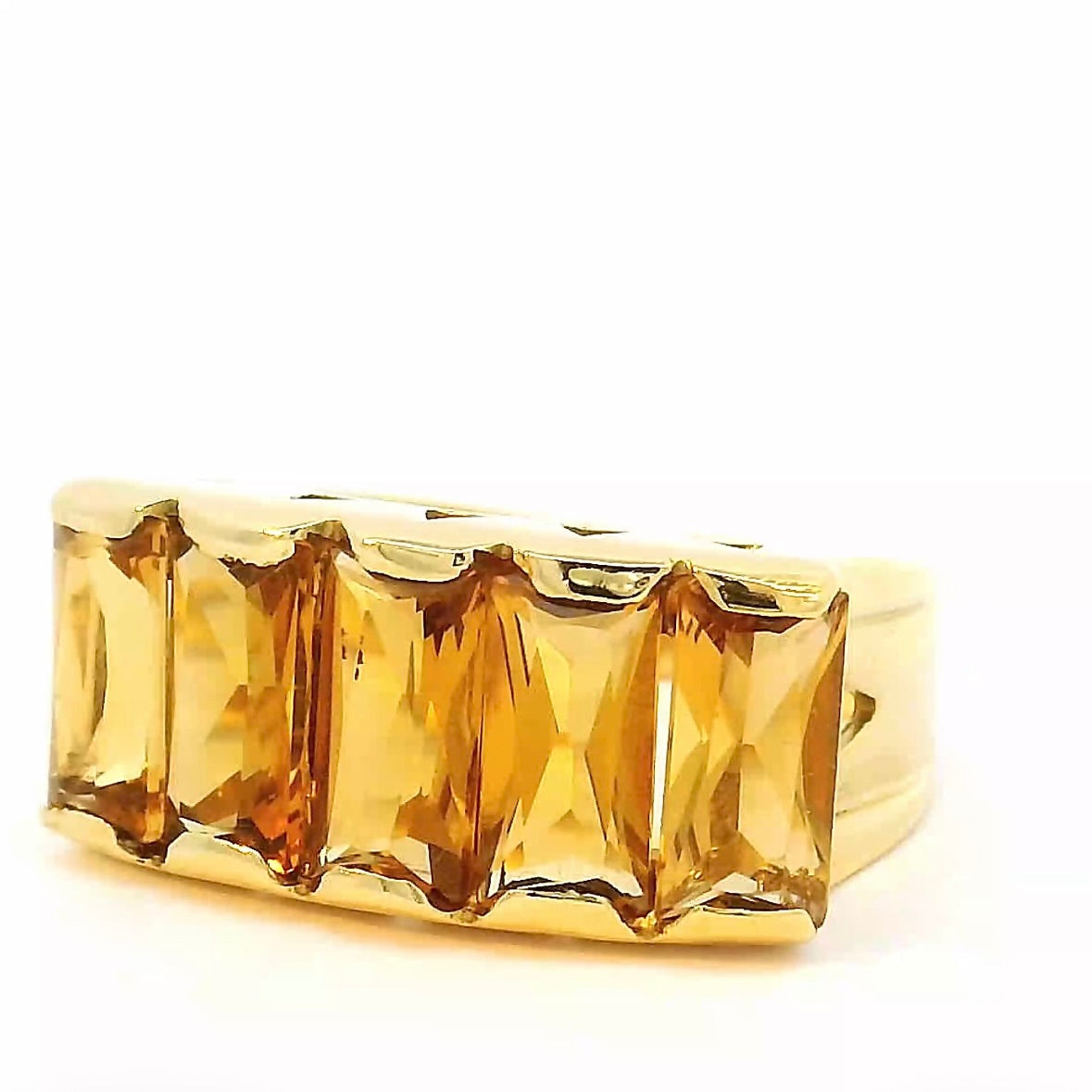 Leuchtender Ring in 18 Karat Gelbgold mit feinen Citrinen