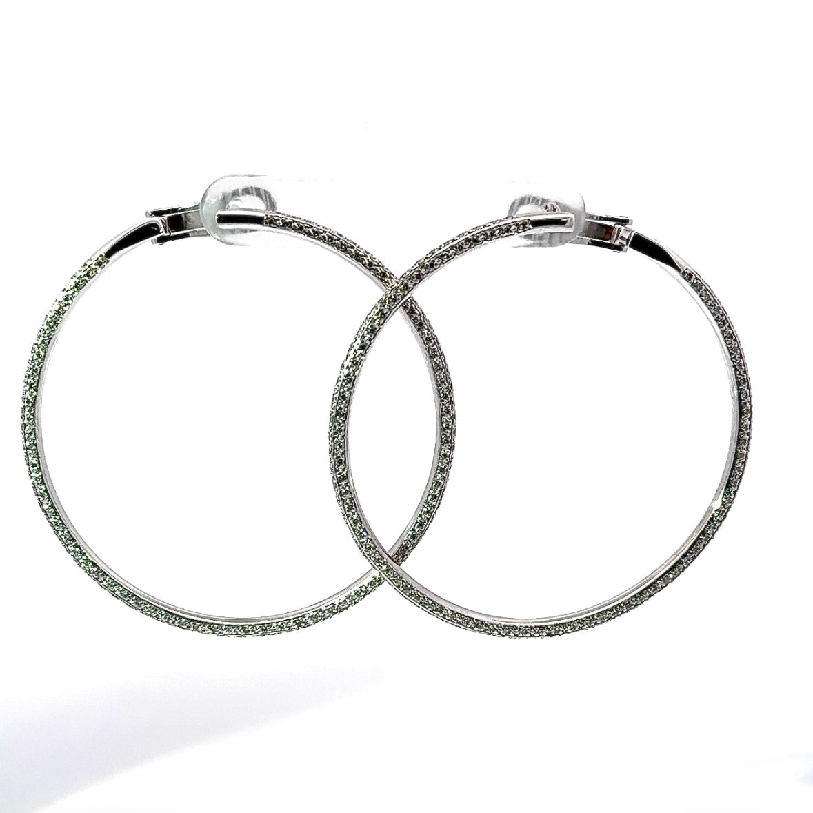 Exceptional 18-karat white gold earrings with 286 brilliant-cut diamonds
