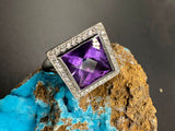 Massiver Ring in 18 Karat Weißgold mit Amethyst und Brillanten