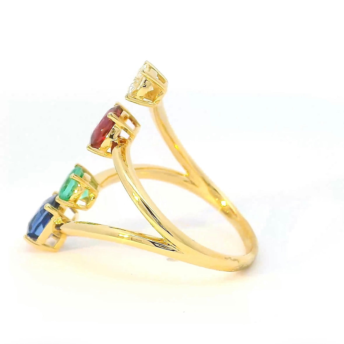 Aufregender Ring in 18 Karat Gelbgold mit Smaragd, Rubin, Saphir und Brillant