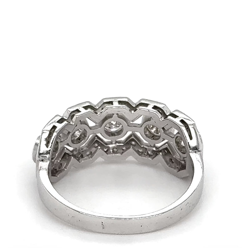 Ausgefallener Ring in 18 Karat Weißgold mit feinen Brillanten & Diamanten