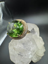 Einmaliger Ring in 14 Karat Gelbgold mit riesigem Peridot & Brillanten