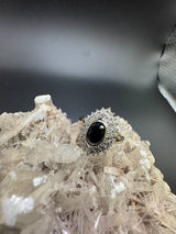 Vintage-Ring in 14 Karat Gelb- und Weißgold mit Saphir und Diamanten