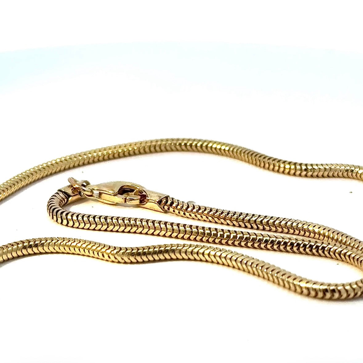 Elegante Schlangenkette in 8 Karat Gelbgold mit Karabinerverschluss