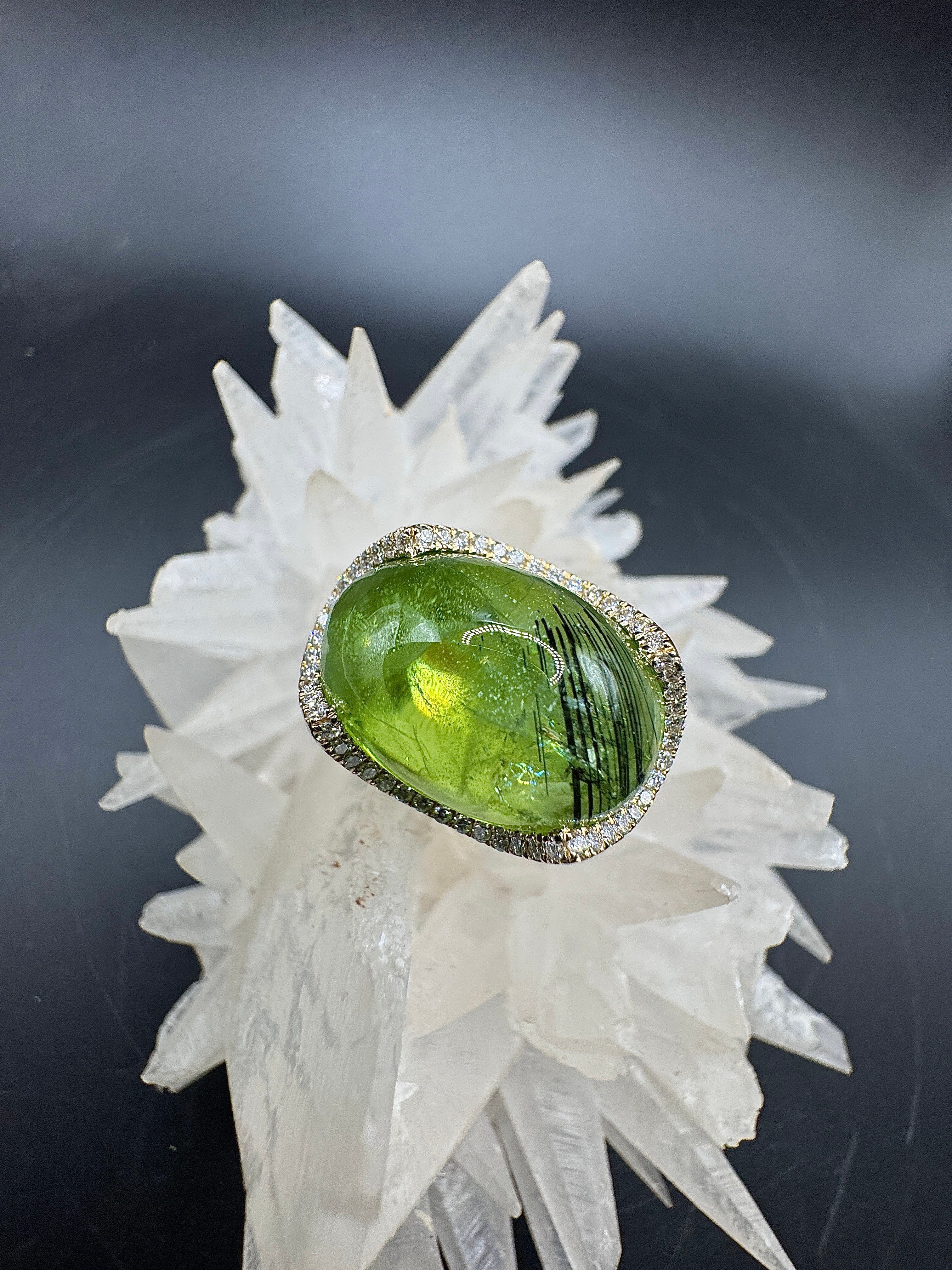 Edler Designerring in 14 Karat Gelbgold mit Peridot & Brillanten