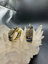 Wirkungsvolle Kreolen in 18 Karat Gelbgold mit Brillanten & Saphiren