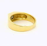 Massiver Solitär Ring in 14 Karat Gelbgold mit lebhaften Brillant