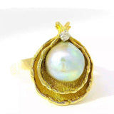 Handgefertigter Ring in 18 Karat Gelbgold mit besonderer Perle & Brillant