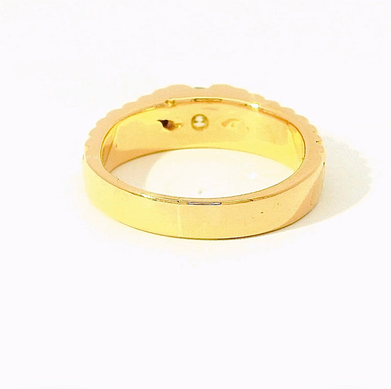 Massiver Ring in 18 Karat Gelbgold mit feinem Brillant 0,50 Karat