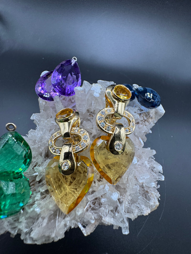 Wirkungsvolle Hängeohrringe in 18 Karat Gelbgold mit Brillanten, Citrin & Amethyst