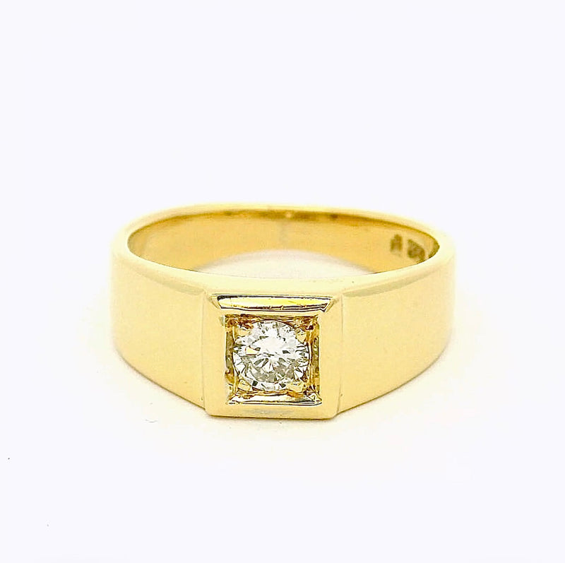 Massiver Solitär Ring in 14 Karat Gelbgold mit lebhaften Brillant