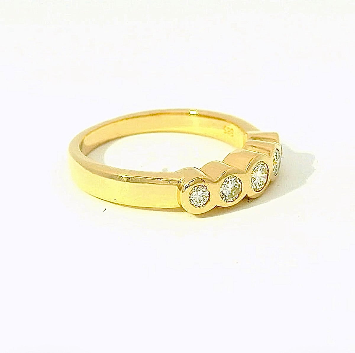 Massiver Halbmemory Ring in 14 Karat Gelbgold mit feinen Brillanten