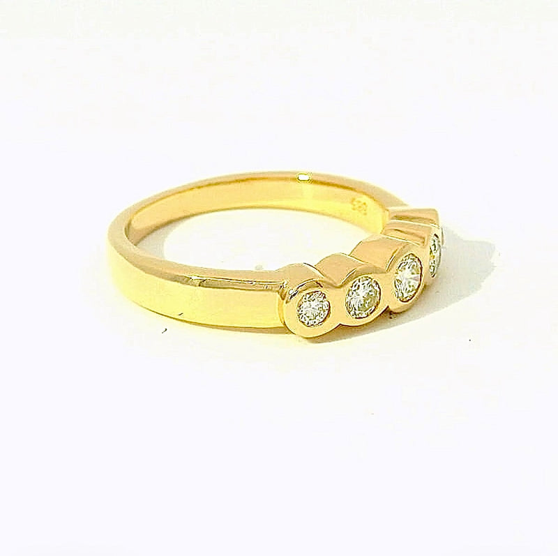 Massiver Halbmemory Ring in 14 Karat Gelbgold mit feinen Brillanten