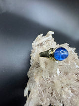 Zeitloser Ring in 9 Karat Gelbgold mit Saphir-Cabochon