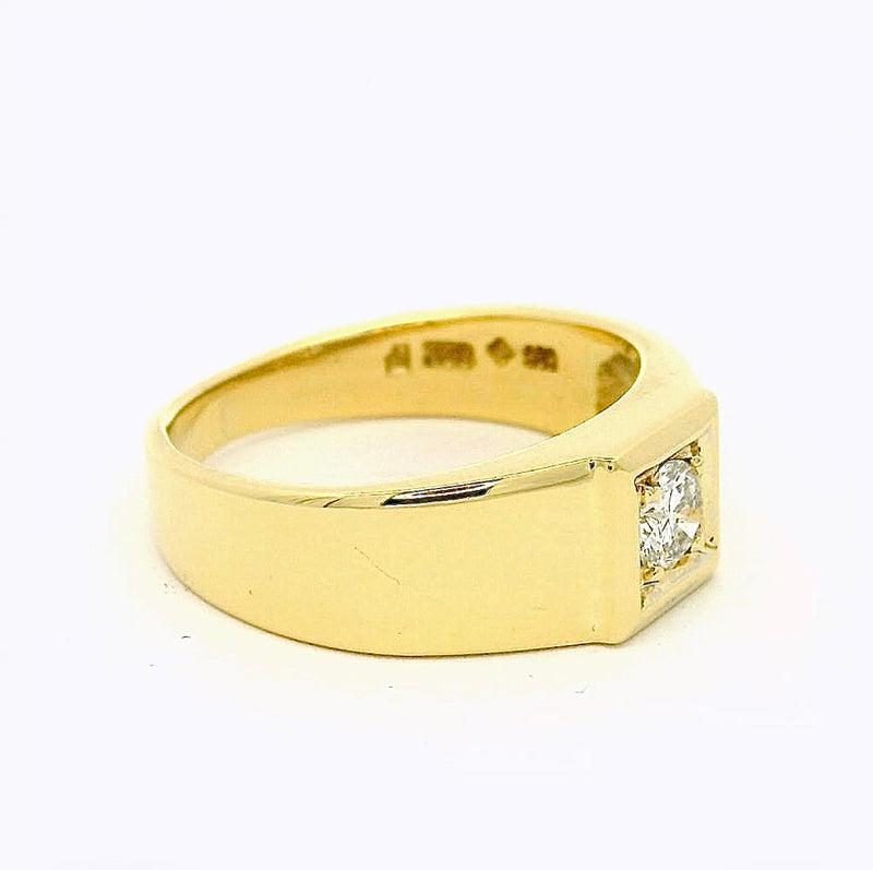 Massiver Solitär Ring in 14 Karat Gelbgold mit lebhaften Brillant