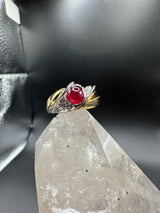 Handgefertigter Bicolor Ring in 18 Karat Gold mit Rubin und Brillanten