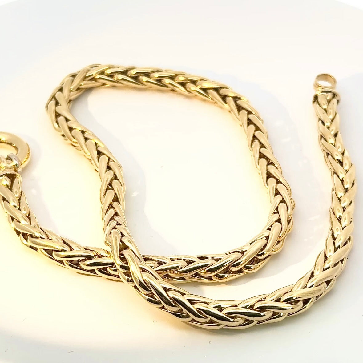Dominant braided chain in 18 carat (750) yellow gold with large spring ring