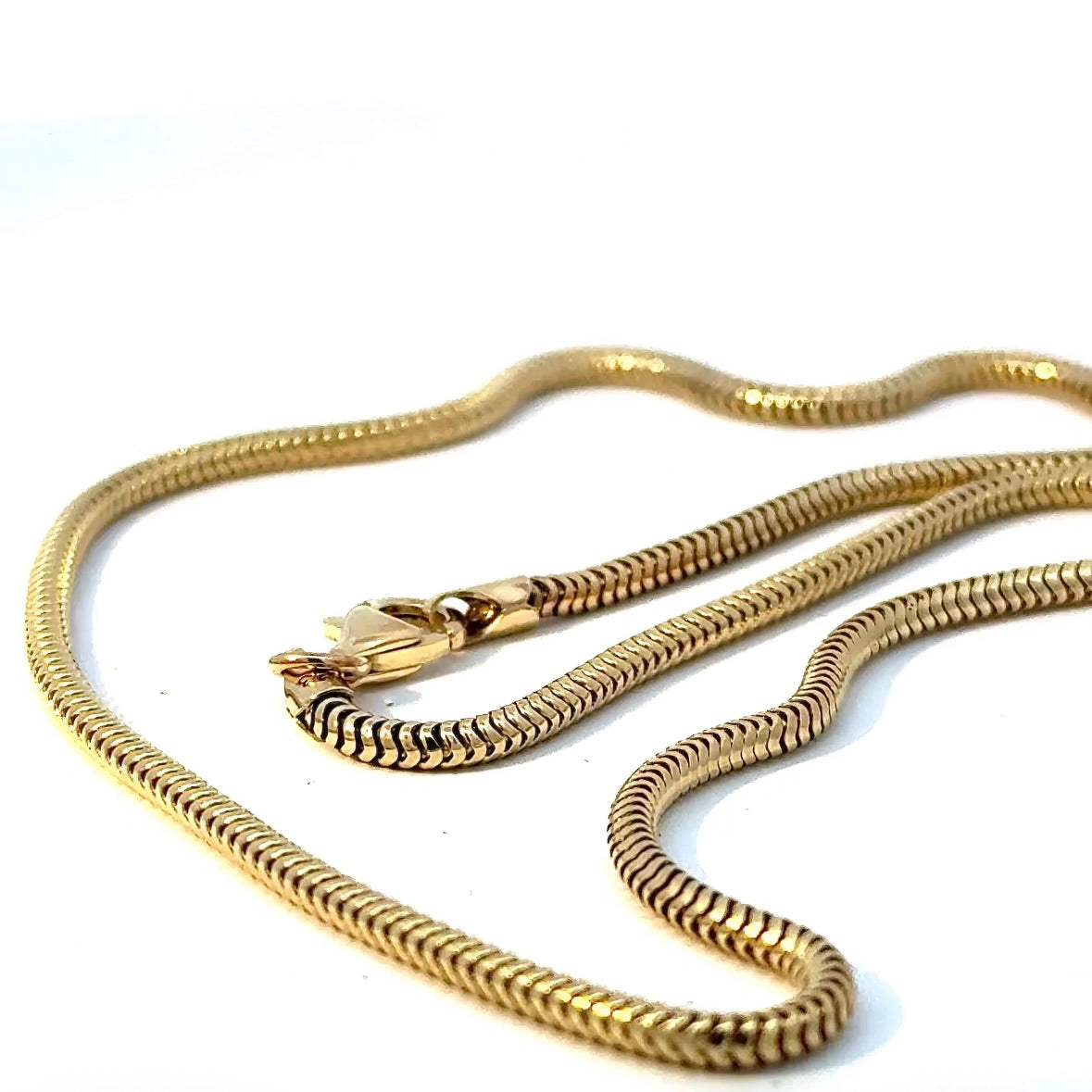 Elegante Schlangenkette in 8 Karat Gelbgold mit Karabinerverschluss