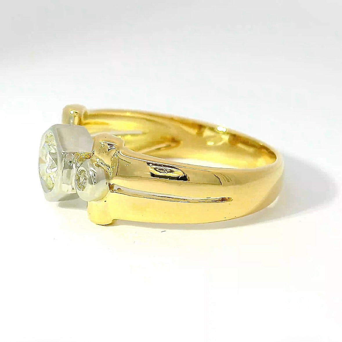 Eleganter Bicolor-Ring in 18 Karat Gold mit großem Brillant & Diamanten