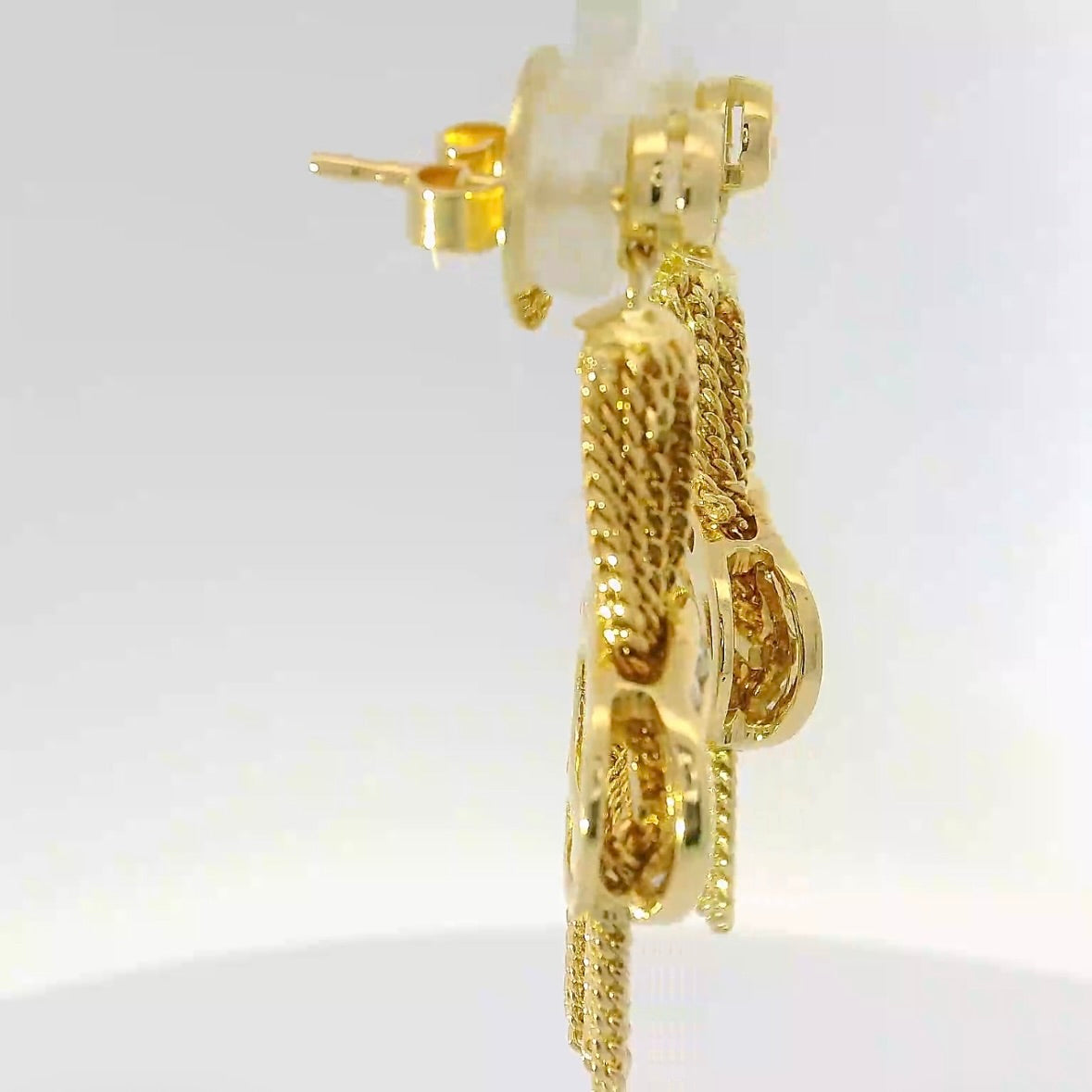 Außergewöhnliche Ohrringe in 18 Karat Gelbgold mit feinsten Brillanten
